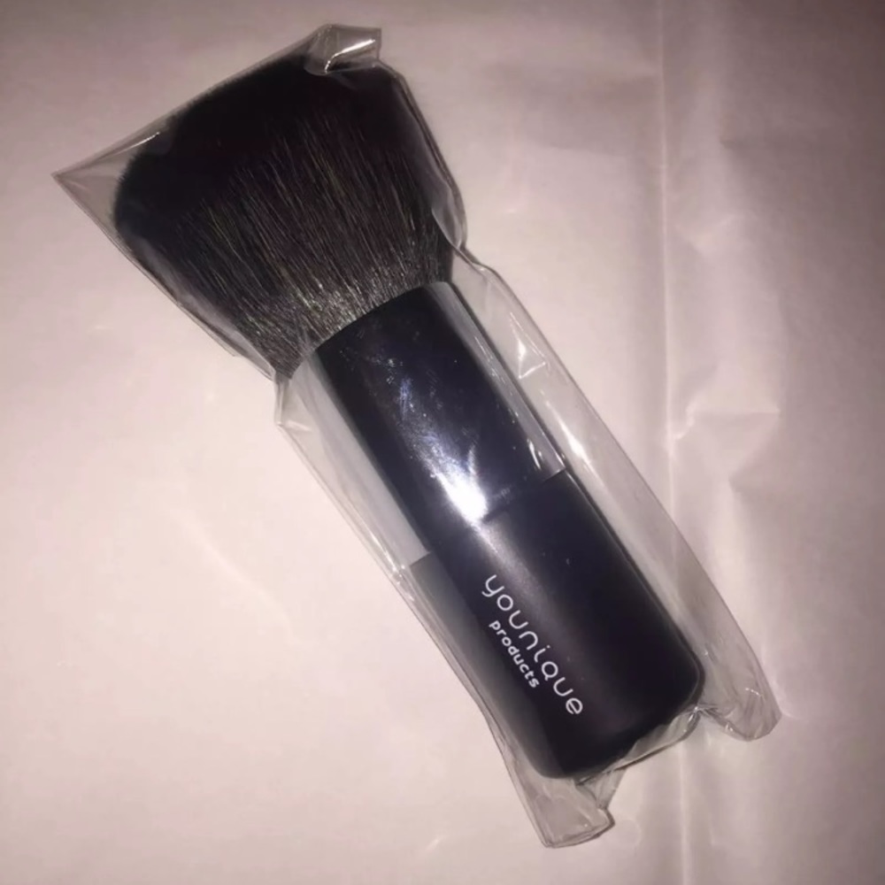 Powder Puff Brush